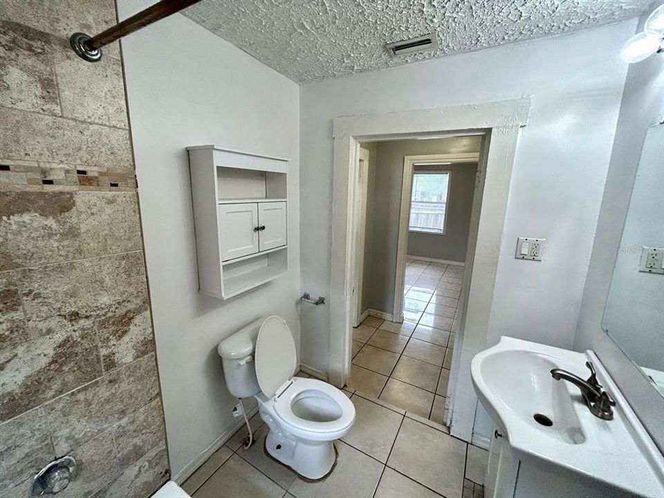 В аренду: $1,895 (3 спален, 1 ванн, 936 Квадратных фут)