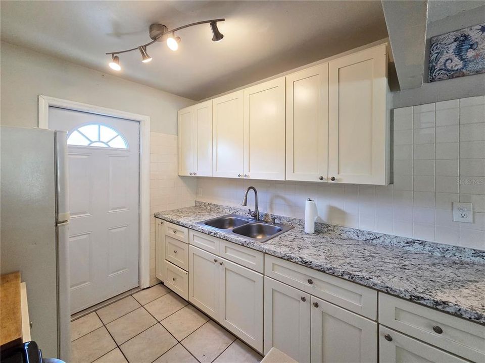 For Sale: $289,924 (2 beds, 1 baths, 788 Square Feet)