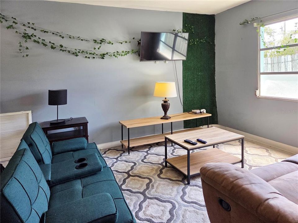 For Sale: $289,924 (2 beds, 1 baths, 788 Square Feet)