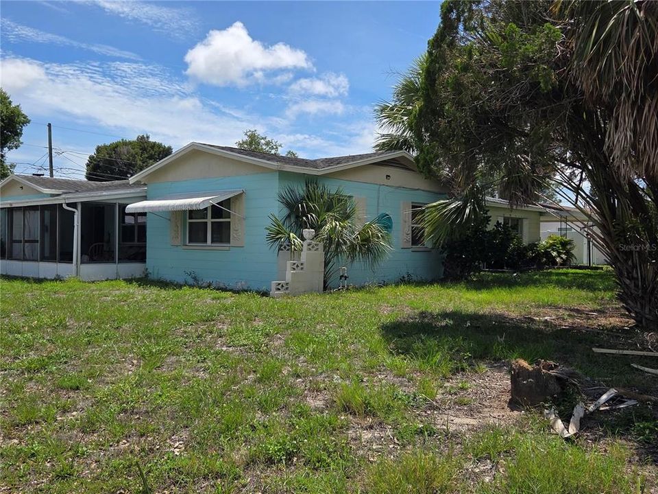 For Sale: $289,924 (2 beds, 1 baths, 788 Square Feet)