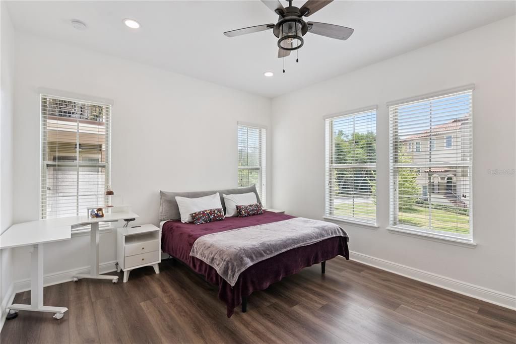 For Sale: $558,000 (4 beds, 3 baths, 2516 Square Feet)