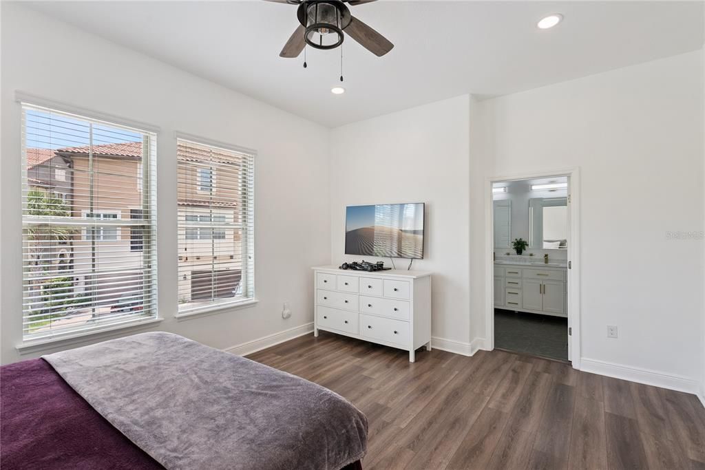For Sale: $558,000 (4 beds, 3 baths, 2516 Square Feet)