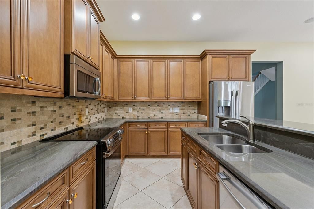 For Sale: $875,000 (3 beds, 2 baths, 2667 Square Feet)