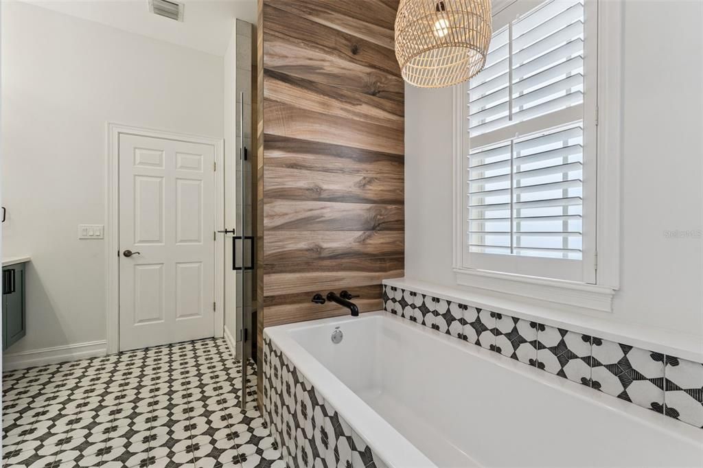 For Sale: $875,000 (3 beds, 2 baths, 2667 Square Feet)
