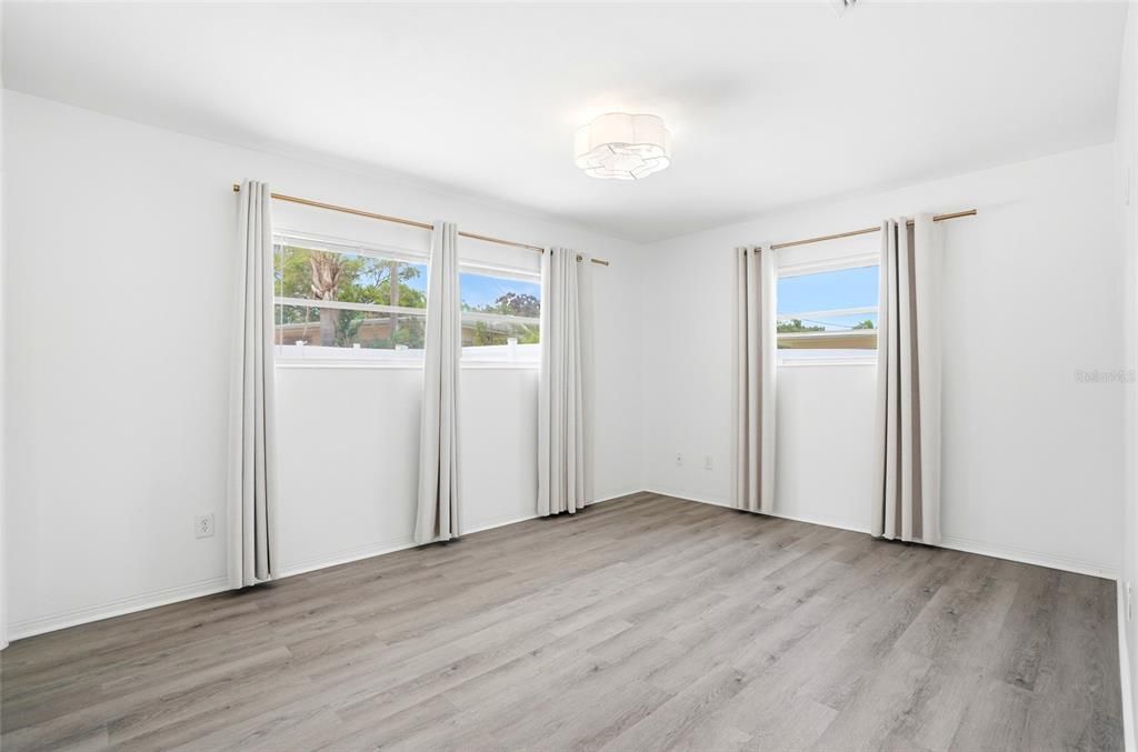For Sale: $575,000 (3 beds, 3 baths, 1657 Square Feet)