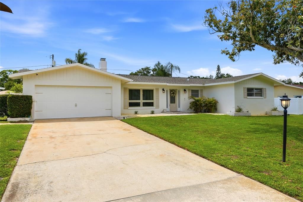 For Sale: $575,000 (3 beds, 3 baths, 1657 Square Feet)