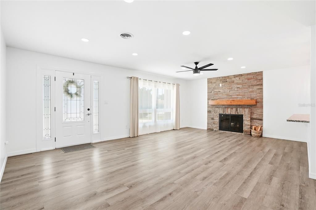 For Sale: $575,000 (3 beds, 3 baths, 1657 Square Feet)