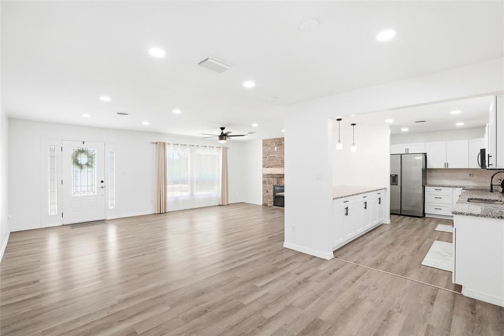 For Sale: $575,000 (3 beds, 3 baths, 1657 Square Feet)