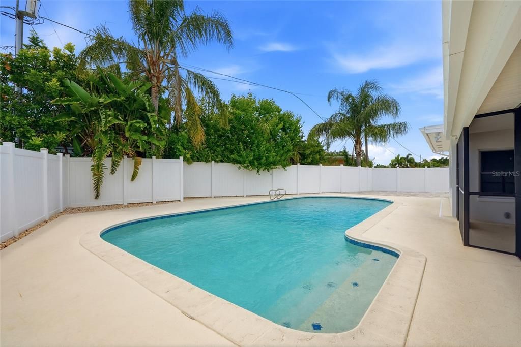 For Sale: $575,000 (3 beds, 3 baths, 1657 Square Feet)