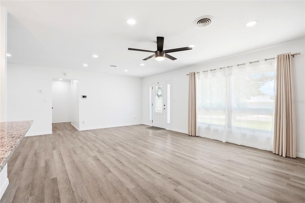 For Sale: $575,000 (3 beds, 3 baths, 1657 Square Feet)