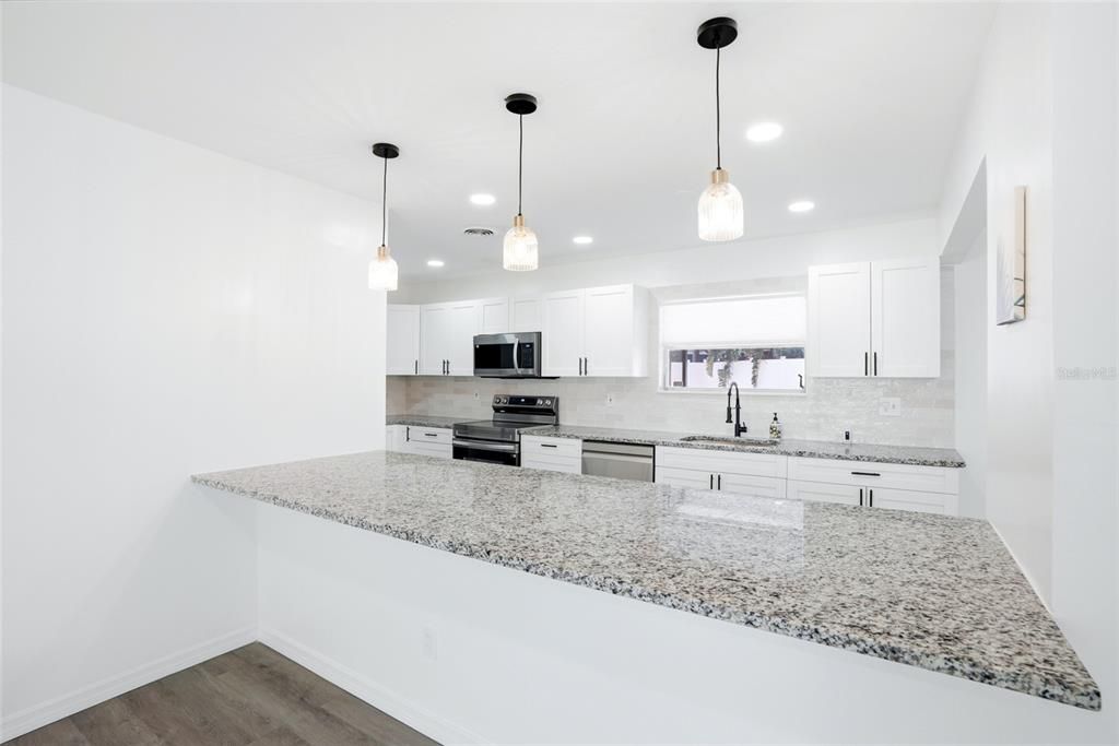 For Sale: $575,000 (3 beds, 3 baths, 1657 Square Feet)