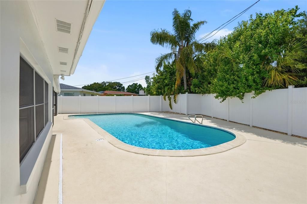 For Sale: $575,000 (3 beds, 3 baths, 1657 Square Feet)