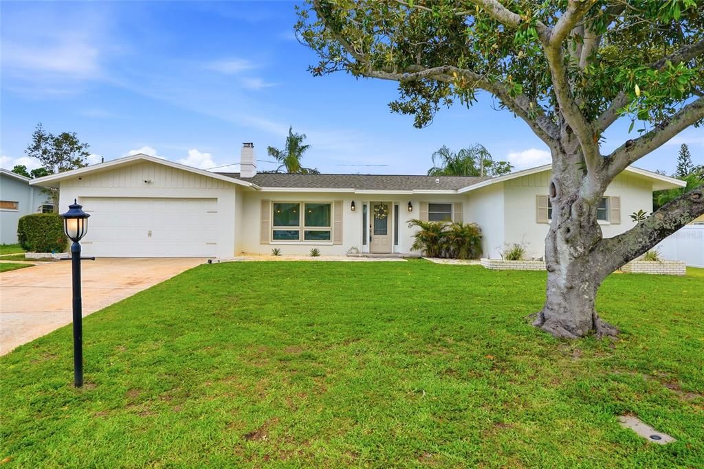 For Sale: $575,000 (3 beds, 3 baths, 1657 Square Feet)