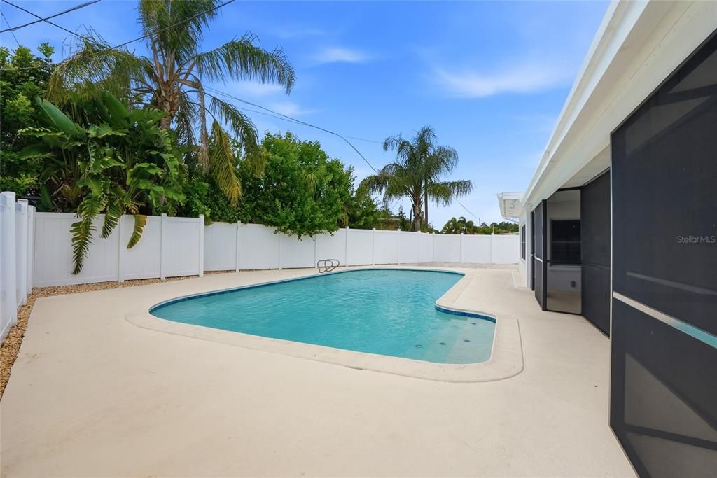 For Sale: $575,000 (3 beds, 3 baths, 1657 Square Feet)