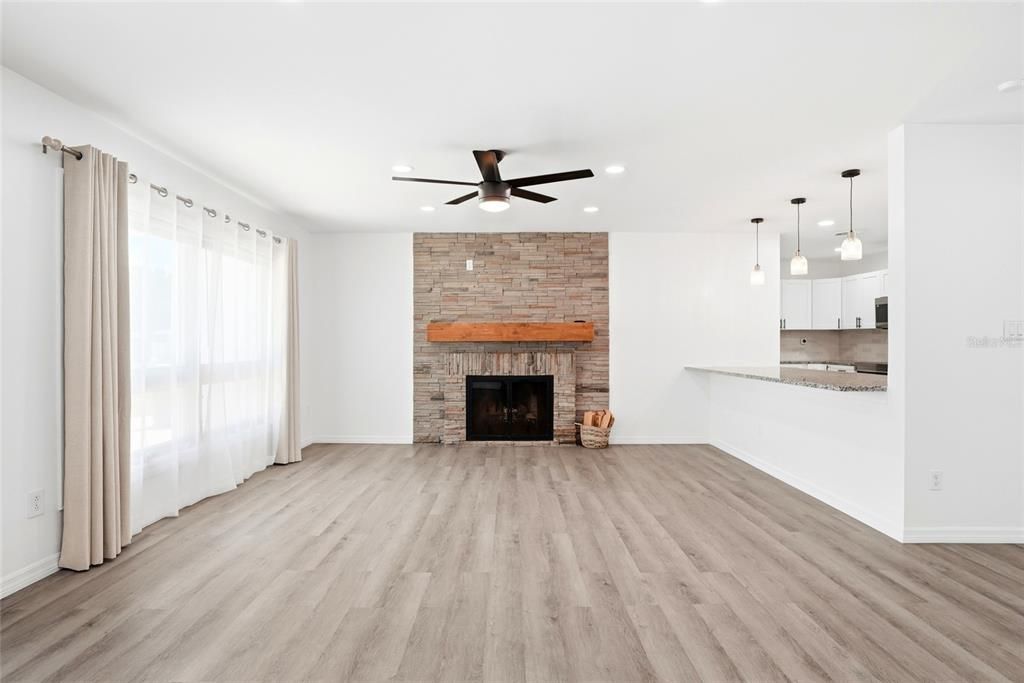 For Sale: $575,000 (3 beds, 3 baths, 1657 Square Feet)