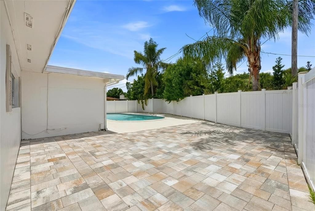 For Sale: $575,000 (3 beds, 3 baths, 1657 Square Feet)