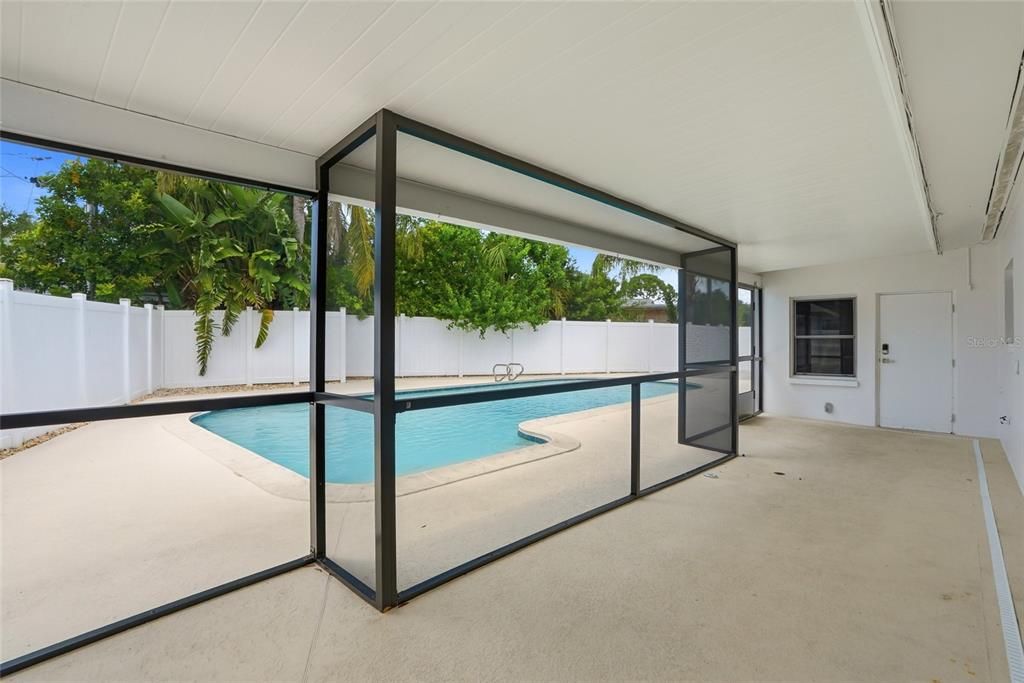 For Sale: $575,000 (3 beds, 3 baths, 1657 Square Feet)