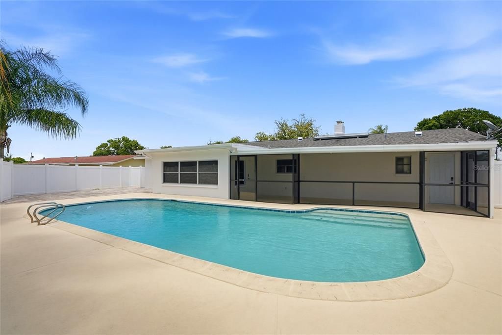 For Sale: $575,000 (3 beds, 3 baths, 1657 Square Feet)