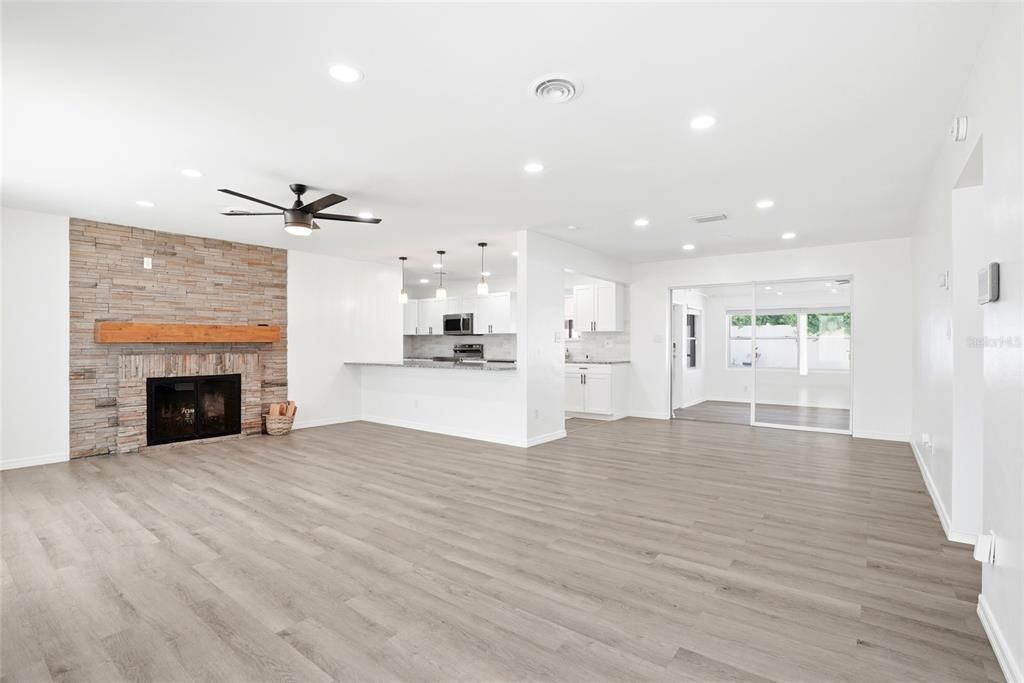 For Sale: $575,000 (3 beds, 3 baths, 1657 Square Feet)