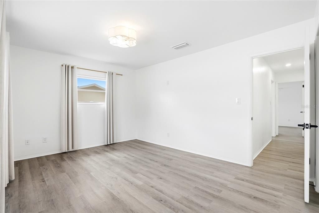 For Sale: $575,000 (3 beds, 3 baths, 1657 Square Feet)