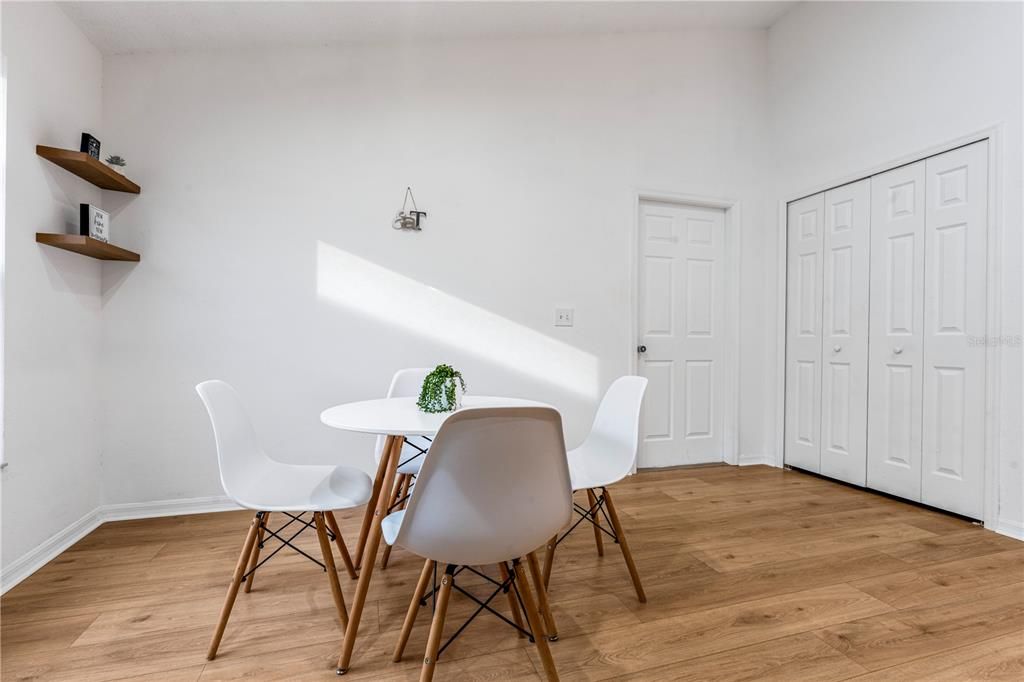 На продажу: $434,999 (4 спален, 3 ванн, 1679 Квадратных фут)