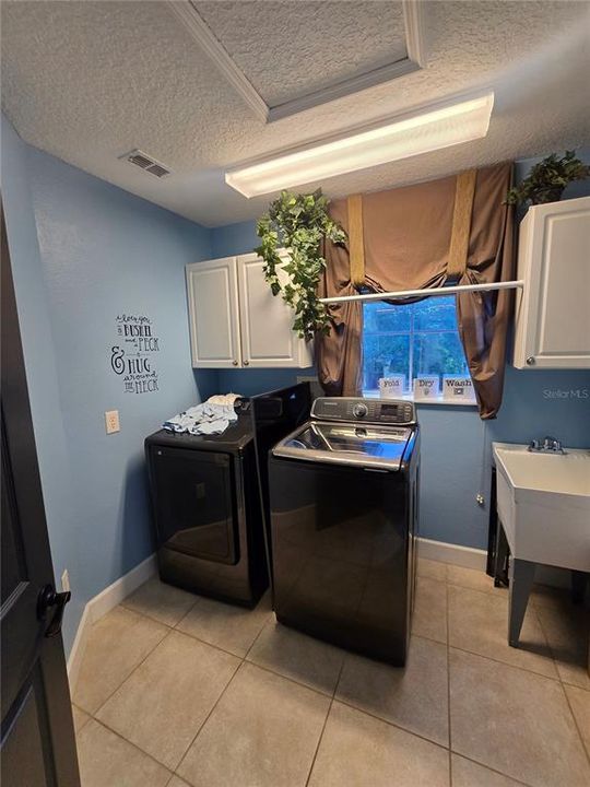 En Renta: $2,999 (5 camas, 3 baños, 3221 Pies cuadrados)