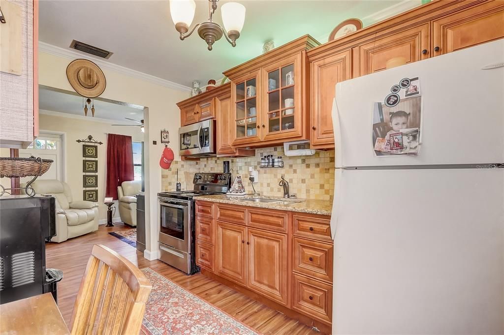 For Sale: $187,000 (2 beds, 1 baths, 690 Square Feet)