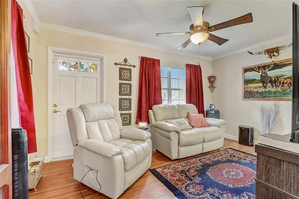 For Sale: $187,000 (2 beds, 1 baths, 690 Square Feet)