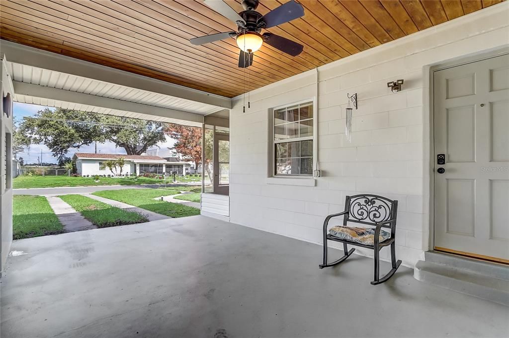 For Sale: $187,000 (2 beds, 1 baths, 690 Square Feet)