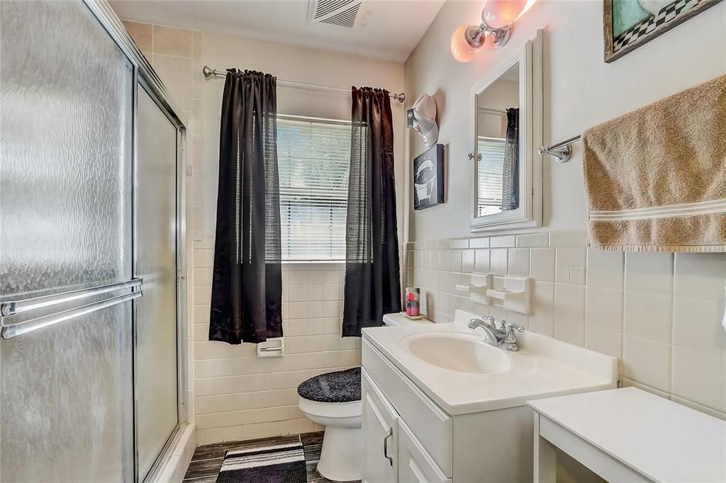 For Sale: $187,000 (2 beds, 1 baths, 690 Square Feet)
