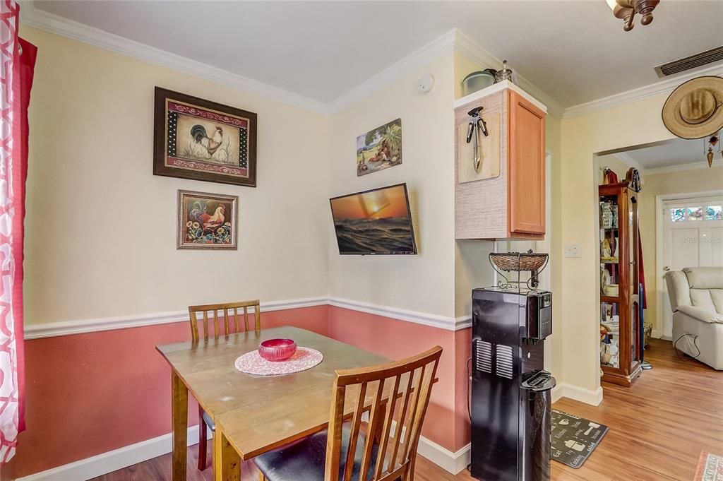 For Sale: $187,000 (2 beds, 1 baths, 690 Square Feet)