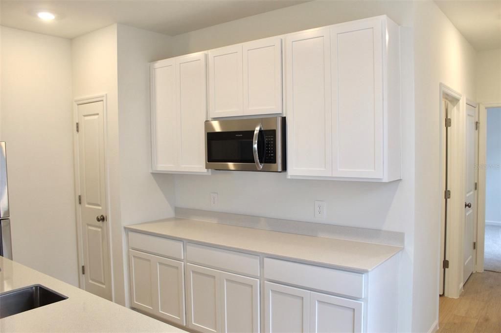 For Rent: $1,450 (1 beds, 1 baths, 2366 Square Feet)
