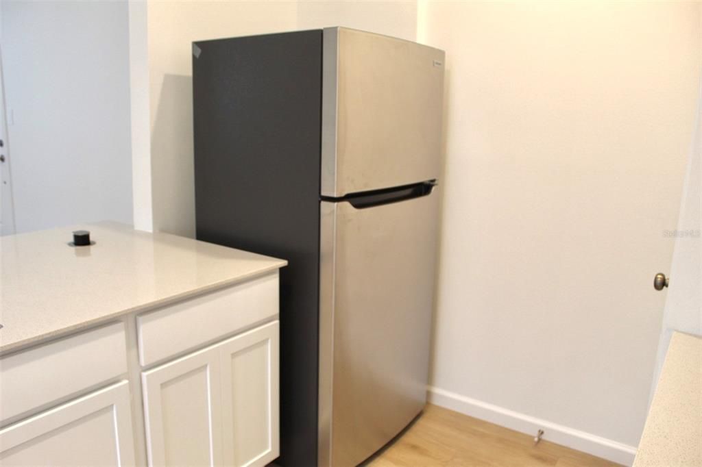 For Rent: $1,450 (1 beds, 1 baths, 2366 Square Feet)