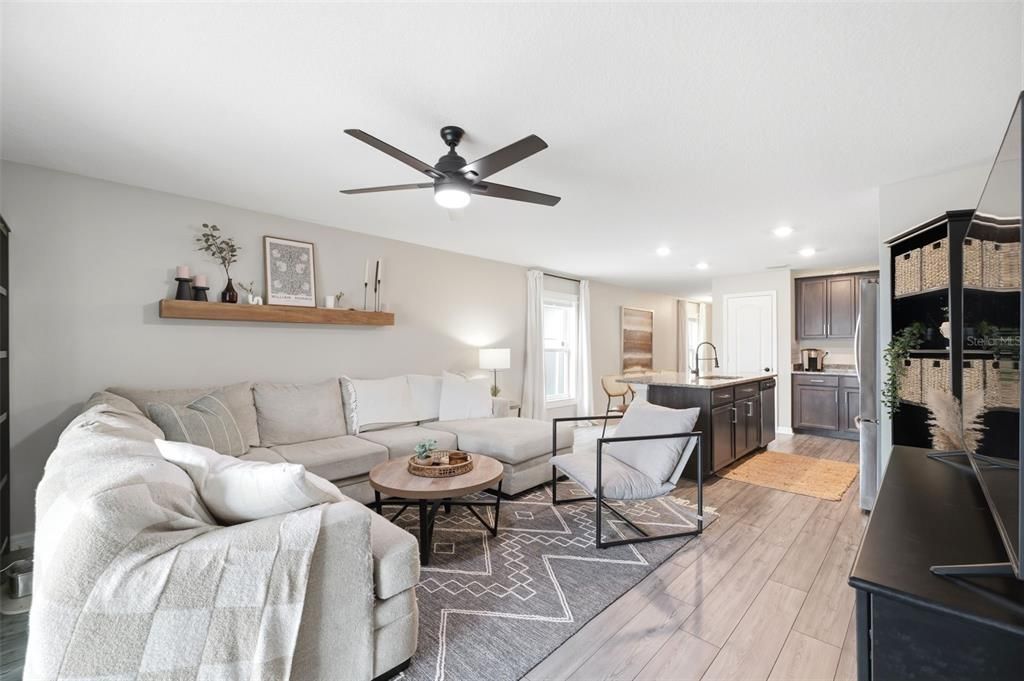For Sale: $325,000 (3 beds, 2 baths, 1459 Square Feet)
