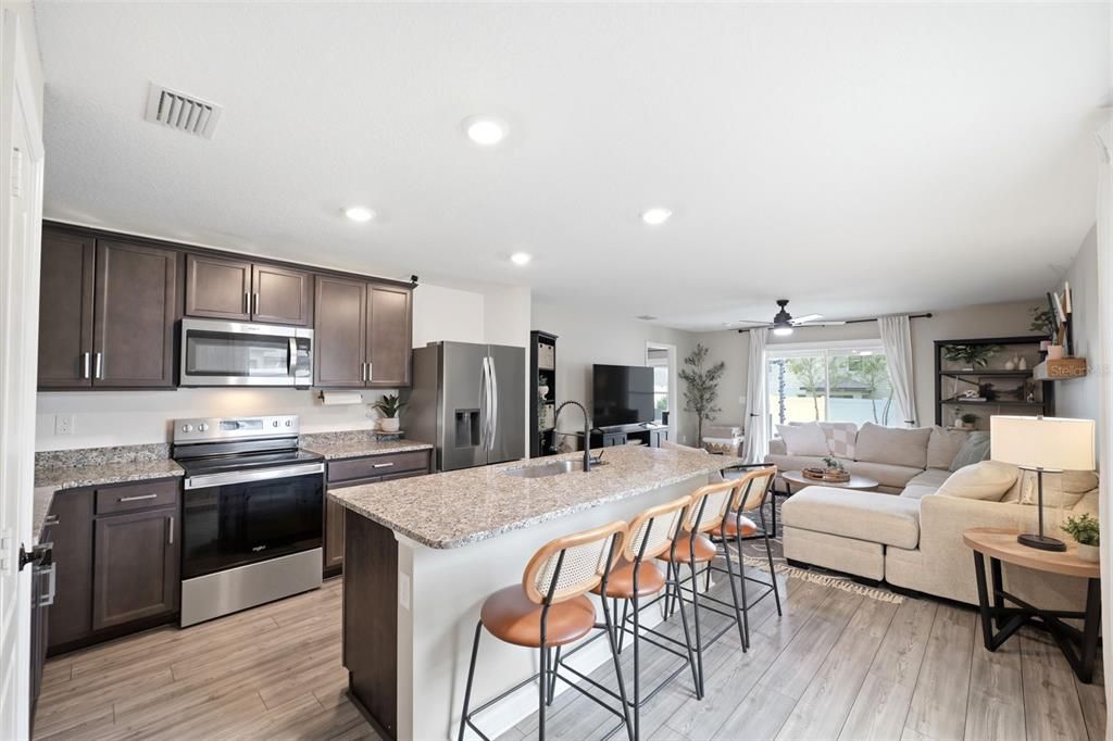 For Sale: $325,000 (3 beds, 2 baths, 1459 Square Feet)