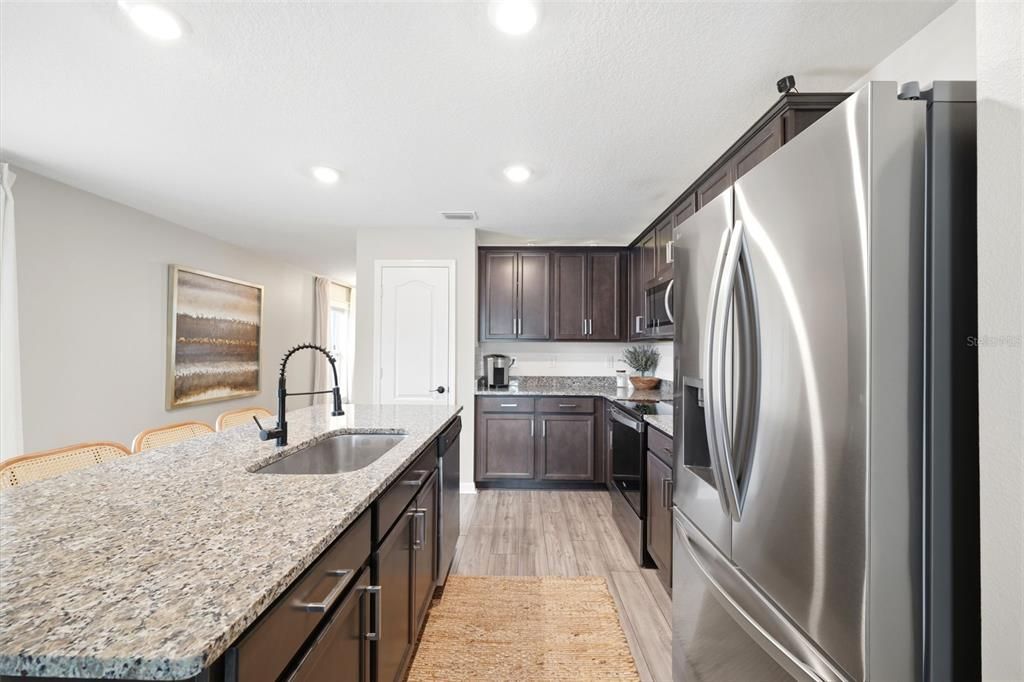 For Sale: $325,000 (3 beds, 2 baths, 1459 Square Feet)