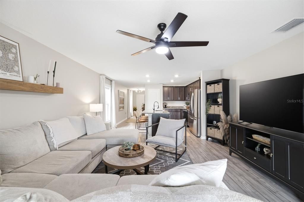 For Sale: $325,000 (3 beds, 2 baths, 1459 Square Feet)
