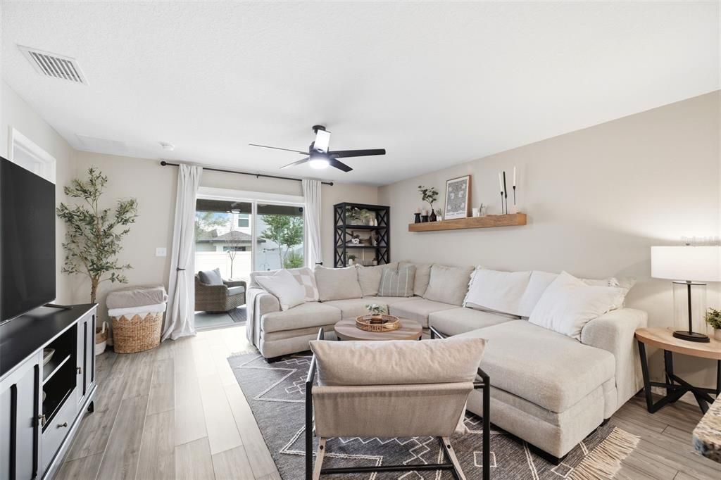 For Sale: $325,000 (3 beds, 2 baths, 1459 Square Feet)