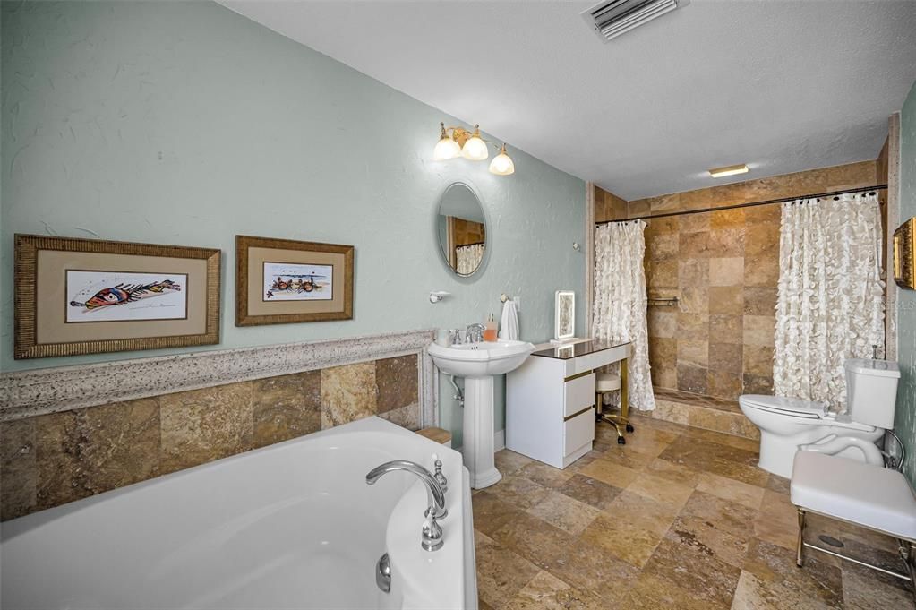 For Sale: $900,000 (3 beds, 2 baths, 1955 Square Feet)