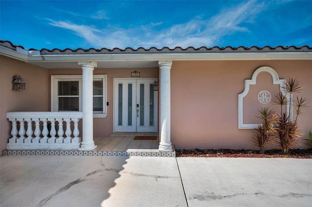 For Sale: $900,000 (3 beds, 2 baths, 1955 Square Feet)