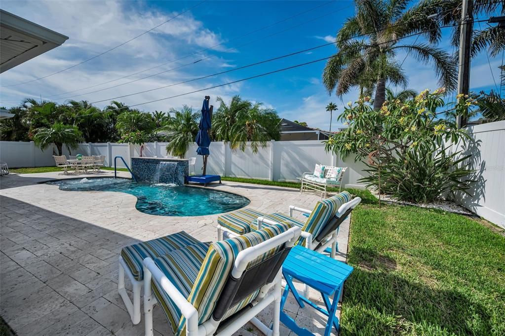 For Sale: $900,000 (3 beds, 2 baths, 1955 Square Feet)
