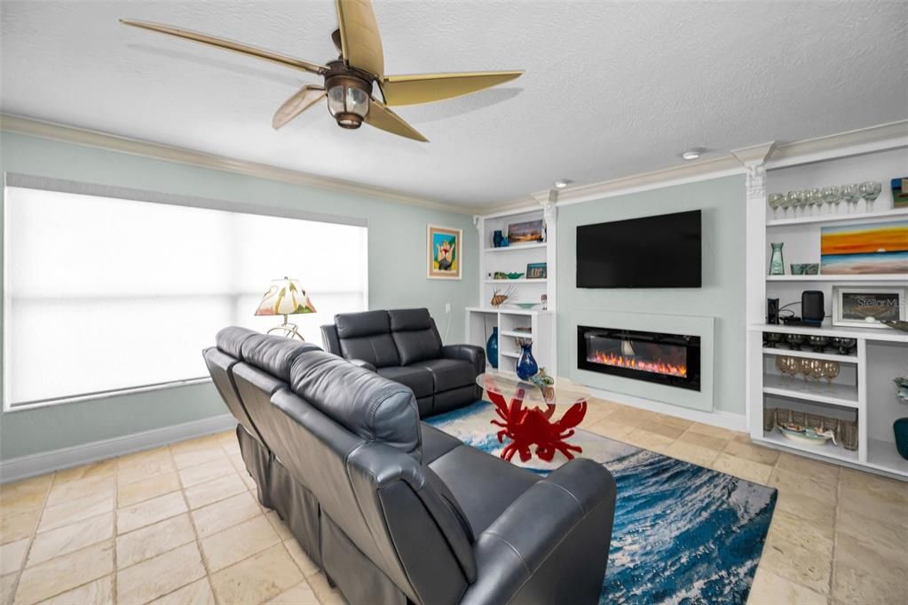 For Sale: $900,000 (3 beds, 2 baths, 1955 Square Feet)