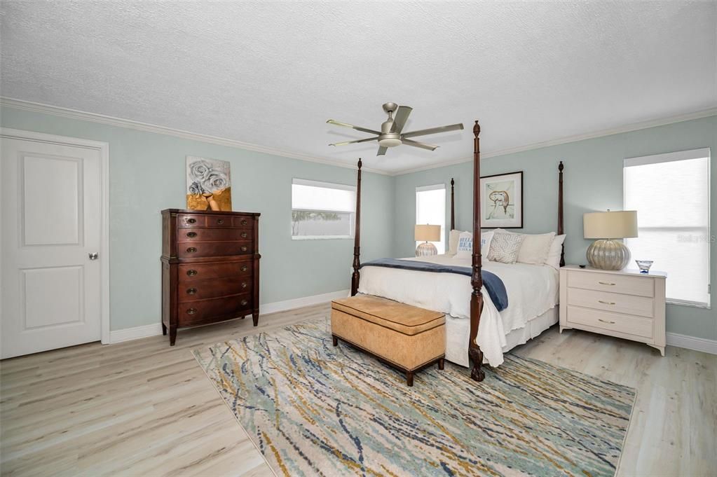 For Sale: $900,000 (3 beds, 2 baths, 1955 Square Feet)