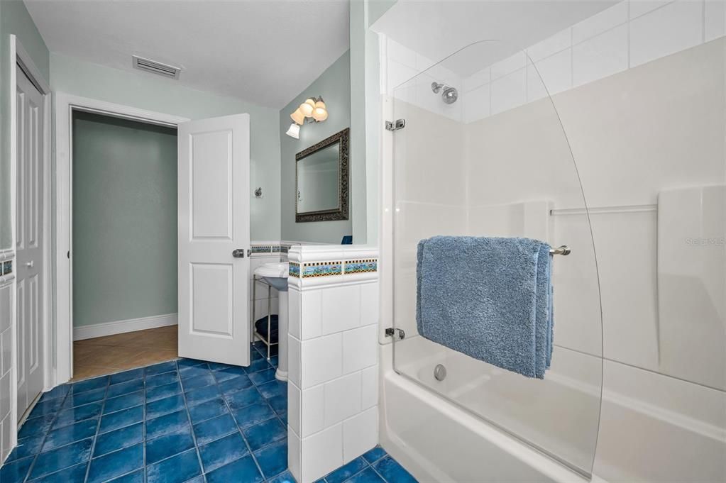 For Sale: $900,000 (3 beds, 2 baths, 1955 Square Feet)