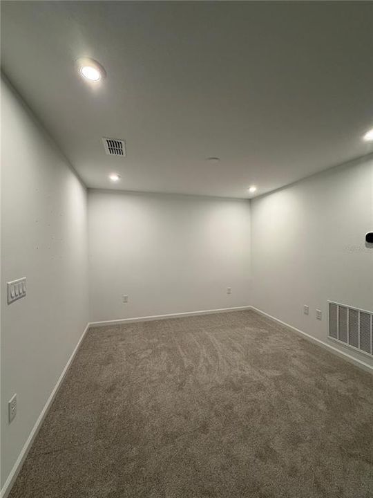 For Rent: $2,800 (3 beds, 2 baths, 1704 Square Feet)
