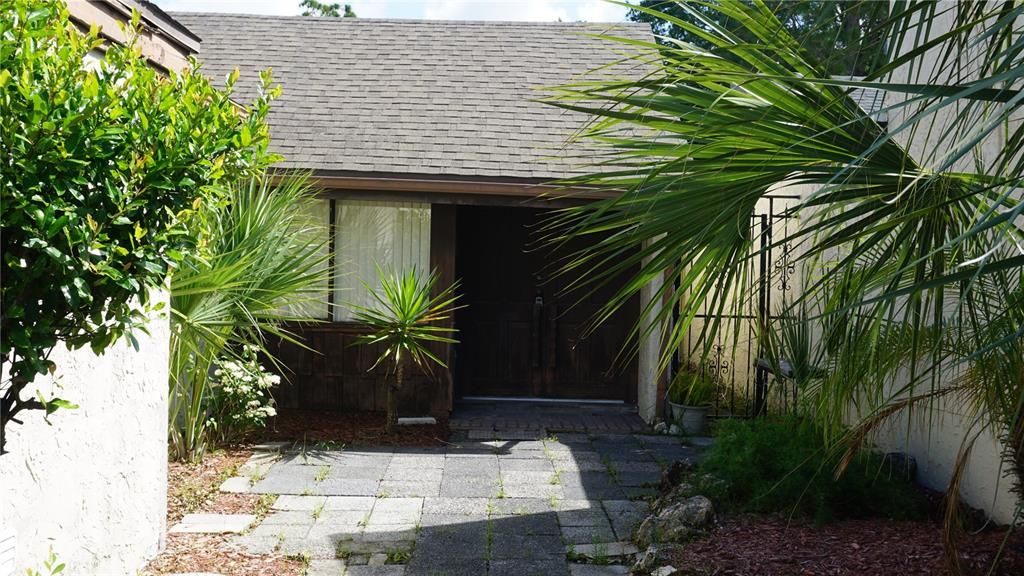 For Sale: $169,900 (2 beds, 1 baths, 963 Square Feet)