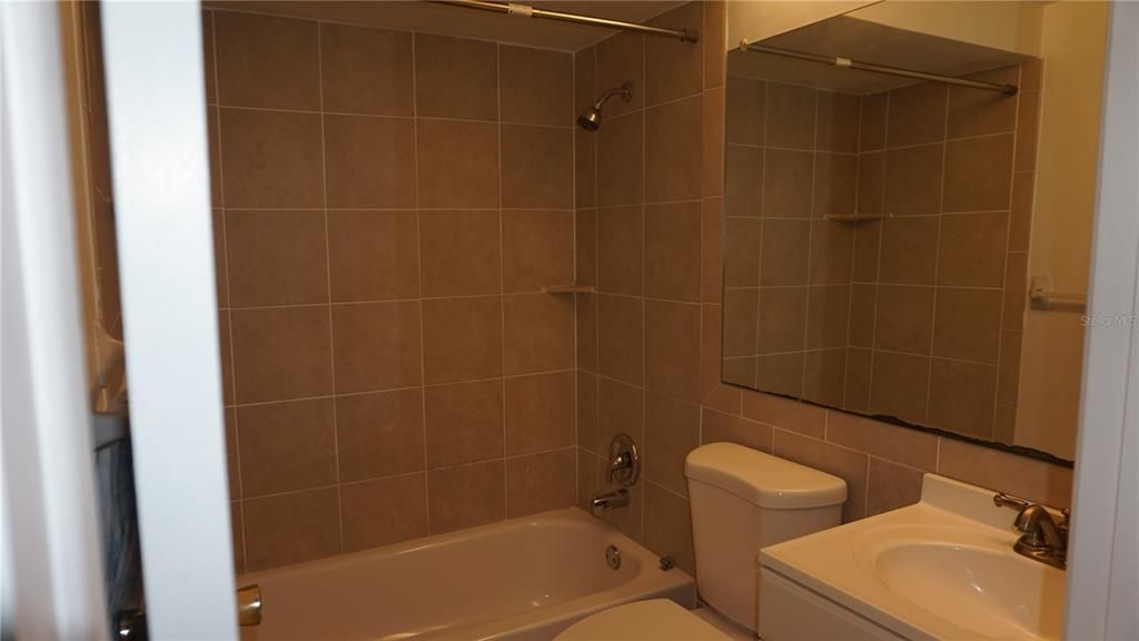 For Sale: $169,900 (2 beds, 1 baths, 963 Square Feet)