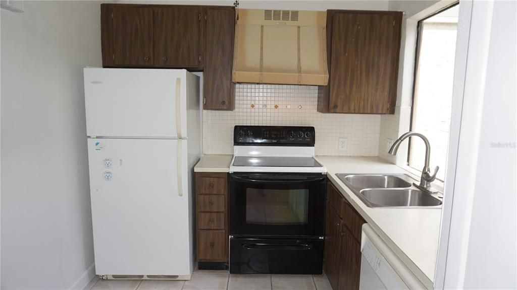 For Sale: $169,900 (2 beds, 1 baths, 963 Square Feet)
