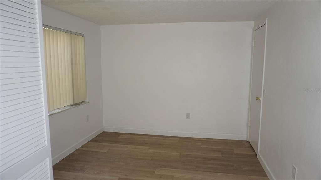 For Sale: $169,900 (2 beds, 1 baths, 963 Square Feet)