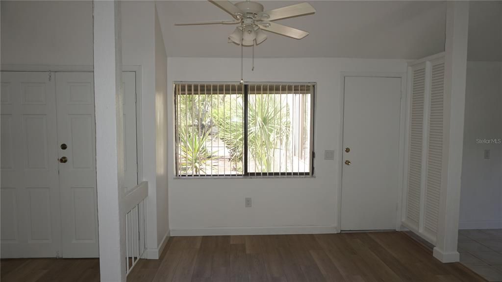 For Sale: $169,900 (2 beds, 1 baths, 963 Square Feet)